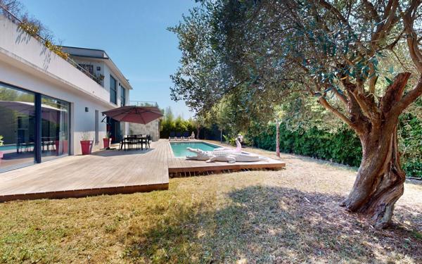 Maison à vendre    5 pièces • 273,49 m2 Mougins