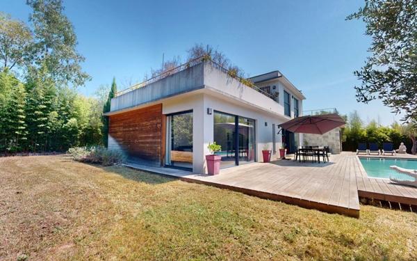 Maison à vendre    5 pièces • 273,49 m2 Mougins