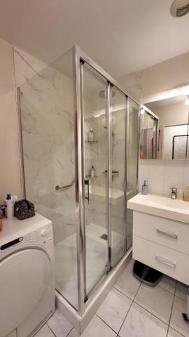 Appartement standing 4 chambres, terrasse dans résidence sécurisée