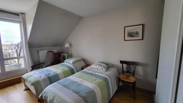 Appartement standing 4 chambres, terrasse dans résidence sécurisée