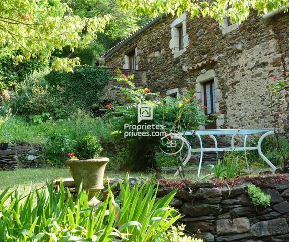 Mas  typiquement cévenol - Malbosc (limite Gard/Ardèche) 215 m² | 8 pièces | Terrain  17 497 m²| Piscine