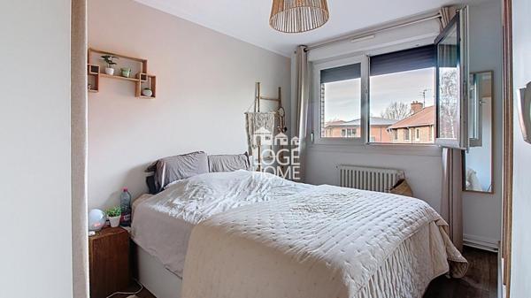 Tourcoing bordure de mouvaux, maison des années 60 avec 3 chs, jardin, garage et place de parking privative!