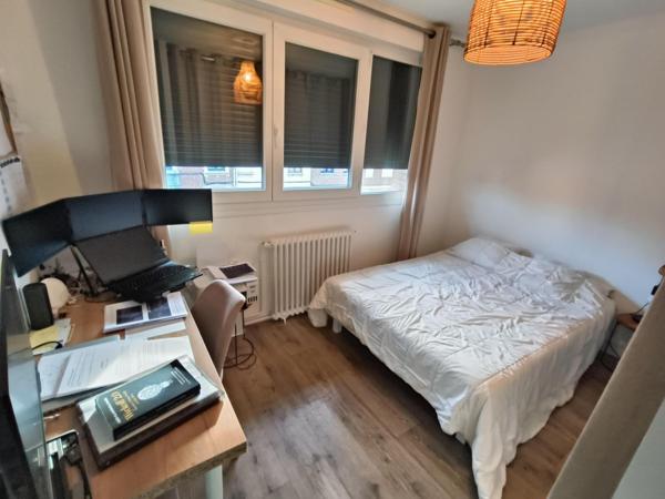 Tourcoing bordure de mouvaux, maison des années 60 avec 3 chs, jardin, garage et place de parking privative!