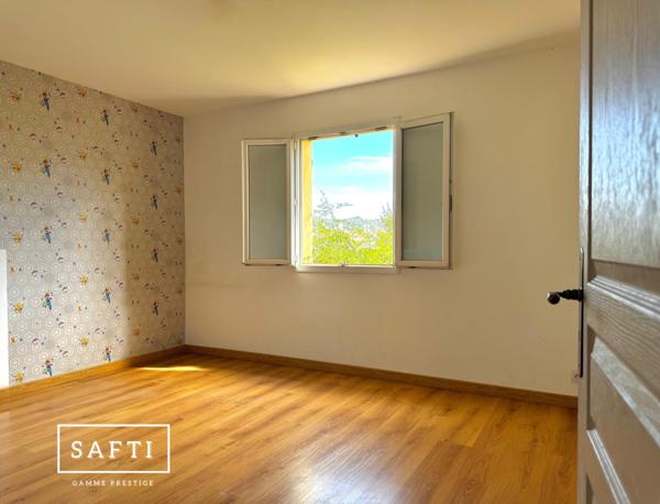 Vers Sainte Anne , calme et proche de toutes commodités