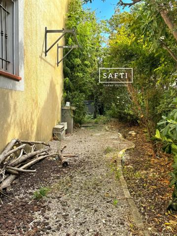 Vers Sainte Anne , calme et proche de toutes commodités