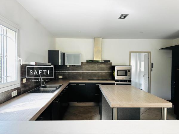 Vers Sainte Anne , calme et proche de toutes commodités