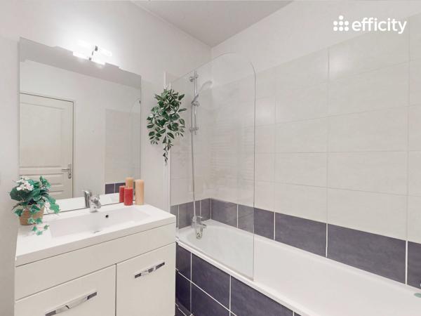 Appartement
         3 pièces
        - 64 m² Exclusivité 150 000 € *