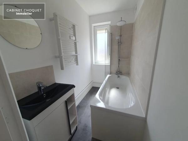 F3 ENTIEREMENT RENOVEE A LOUER - LILLE MONT DE TERRE - 53.5 m 2 - 770 € charges comprises par mois