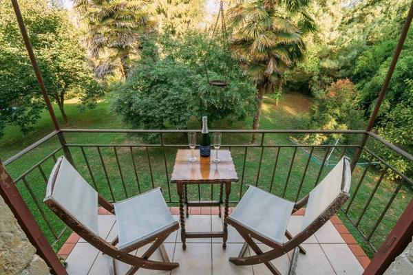 Moulin du 18ème siècle avec 5 chambres, une maison indépendante et un parc