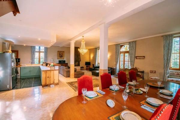 Moulin du 18ème siècle avec 5 chambres, une maison indépendante et un parc