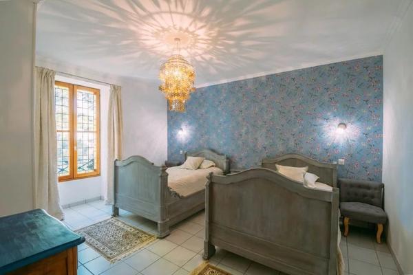 Moulin du 18ème siècle avec 5 chambres, une maison indépendante et un parc