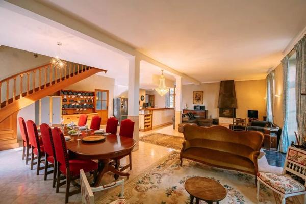 Moulin du 18ème siècle avec 5 chambres, une maison indépendante et un parc