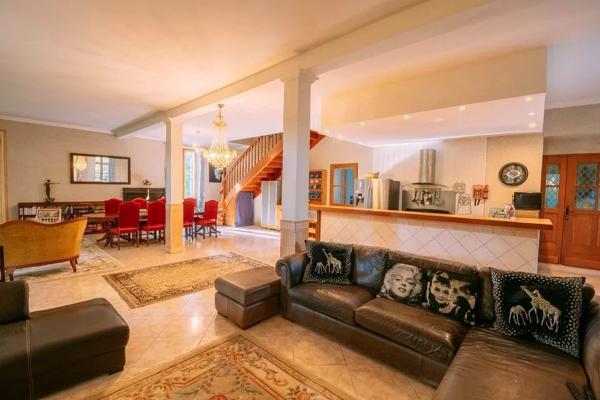 Moulin du 18ème siècle avec 5 chambres, une maison indépendante et un parc