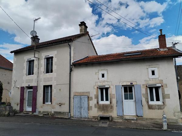 Vente maison de ville Chauvigny (86300), 131.00m² avec 5 pièce(s) dont 3 chambre(s) sur 143.00m² de terrain. La Bruyere Immobilier