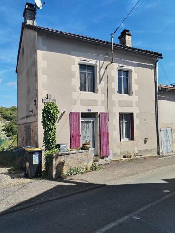 Vente maison de ville Chauvigny (86300), 131.00m² avec 5 pièce(s) dont 3 chambre(s) sur 143.00m² de terrain. La Bruyere Immobilier