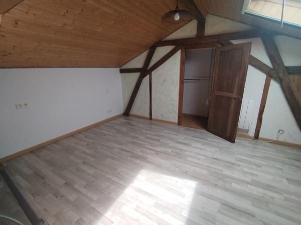 Vente maison de ville Chauvigny (86300), 131.00m² avec 5 pièce(s) dont 3 chambre(s) sur 143.00m² de terrain. La Bruyere Immobilier