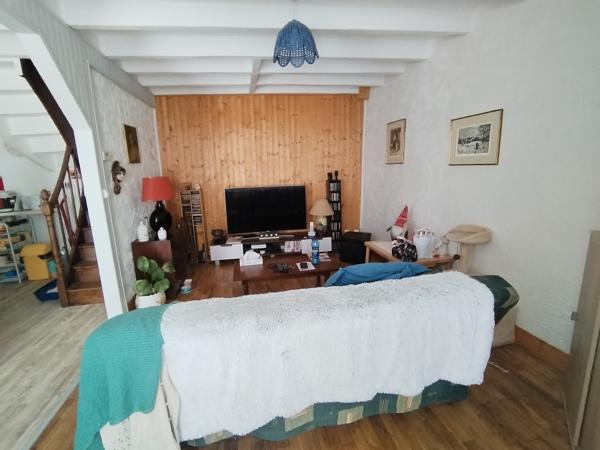 Vente maison de ville Chauvigny (86300), 131.00m² avec 5 pièce(s) dont 3 chambre(s) sur 143.00m² de terrain. La Bruyere Immobilier