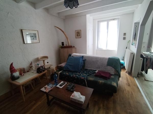 Vente maison de ville Chauvigny (86300), 131.00m² avec 5 pièce(s) dont 3 chambre(s) sur 143.00m² de terrain. La Bruyere Immobilier