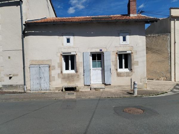 Vente maison de ville Chauvigny (86300), 131.00m² avec 5 pièce(s) dont 3 chambre(s) sur 143.00m² de terrain. La Bruyere Immobilier