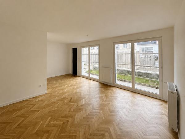 Appartement
         3 pièces
        - 54 m² 385 000 € *