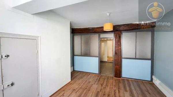Location                                                      Bureau
                        
                     3 pièces                      47 m2                     à Beaugency