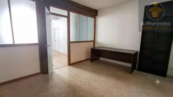 Location                                                      Bureau
                        
                     3 pièces                      47 m2                     à Beaugency