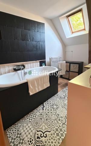 Maison
         6 pièces
        - 178 m² 270 500 € *
