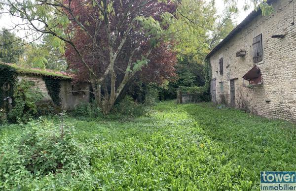 CRESSE 17160 - Maison 100 m² avec dépendances 500 m² sur un parc de 3000 m² env.