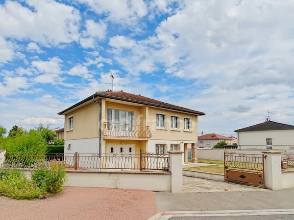 CHATENOY LE ROYAL (71) Maison à vendre de 107 m² 5 pièces terrain de 470 m² garage et dépendance !