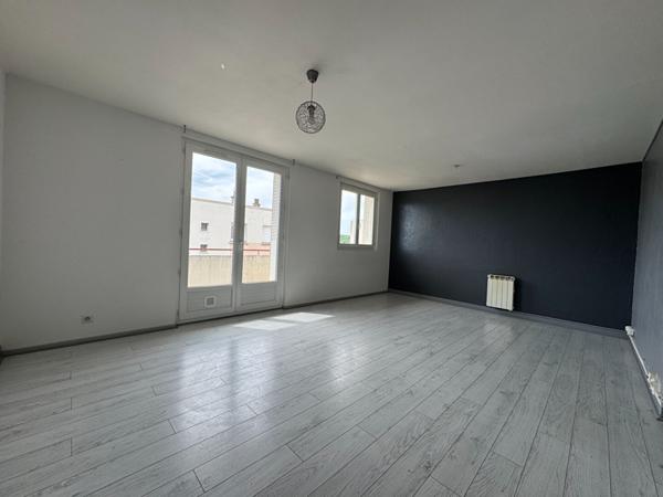 Valence Chateauvert T4 à rafraichir de 61m2 balcon et cave