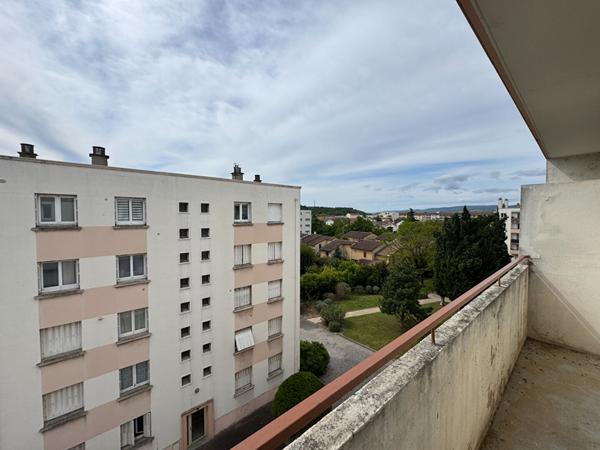Valence Chateauvert T4 à rafraichir de 61m2 balcon et cave