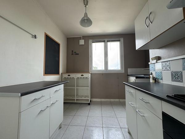 Valence Chateauvert T4 à rafraichir de 61m2 balcon et cave