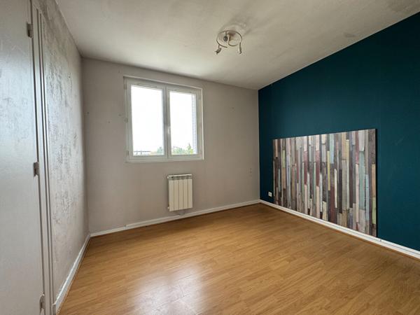 Valence Chateauvert T4 à rafraichir de 61m2 balcon et cave