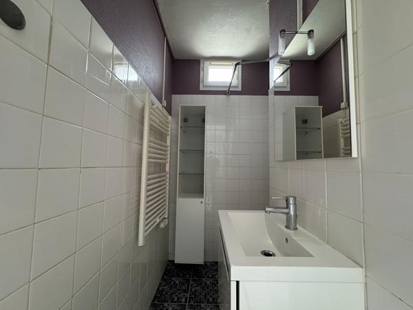 Valence Chateauvert T4 à rafraichir de 61m2 balcon et cave