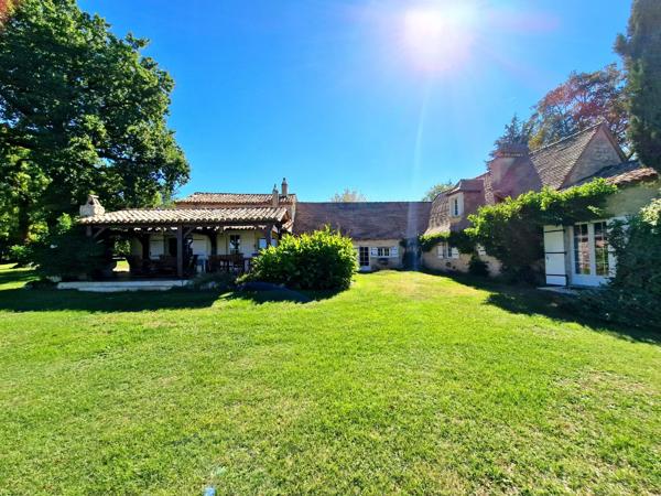 Ferme traditionnelle avec piscine et terrasses