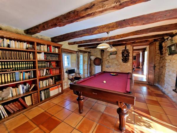 Ferme traditionnelle avec piscine et terrasses