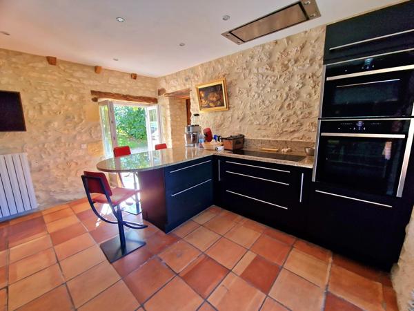 Ferme traditionnelle avec piscine et terrasses