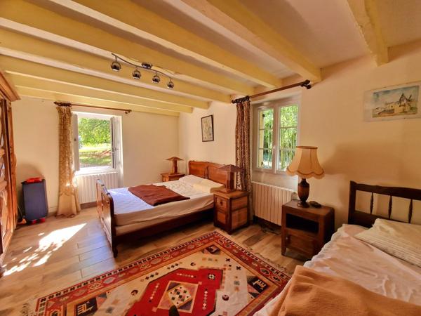 Ferme traditionnelle avec piscine et terrasses