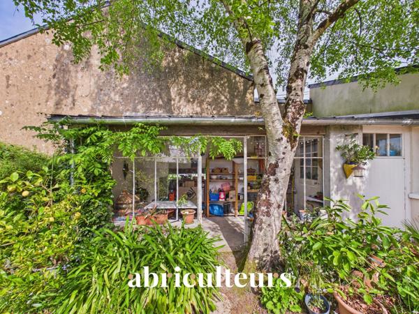 Maison aux volumes généreux 5 chambres et 1 bureau Beau jardin arboré sans vis-à-vis Garage Zola