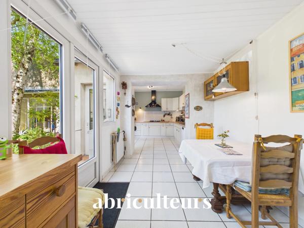 Maison aux volumes généreux 5 chambres et 1 bureau Beau jardin arboré sans vis-à-vis Garage Zola
