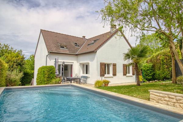 Magnifique pavillon familial avec piscine proche toutes commodités 479 000 €