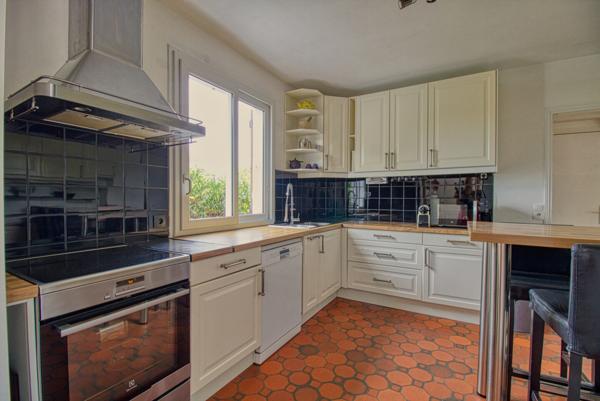 Magnifique pavillon familial avec piscine proche toutes commodités 479 000 €