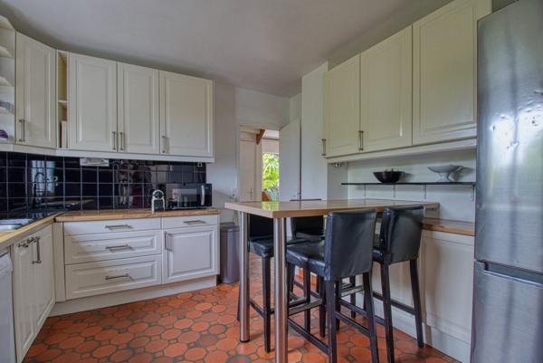 Magnifique pavillon familial avec piscine proche toutes commodités 479 000 €