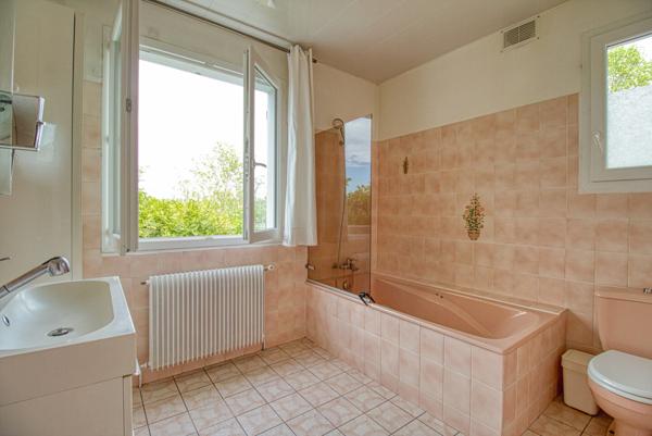 Magnifique pavillon familial avec piscine proche toutes commodités 479 000 €