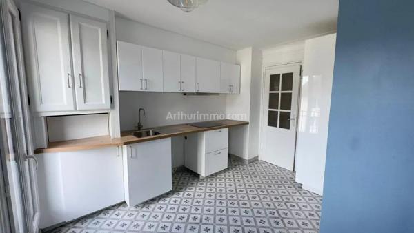 Vente                                                      Appartement
                        
                     3 pièces                      61 m2                     à Saint-Fargeau-Ponthierry