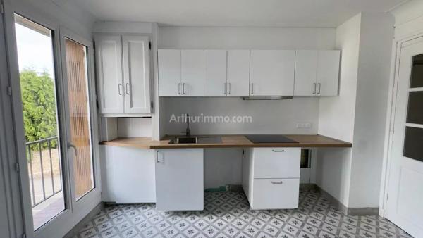 Vente                                                      Appartement
                        
                     3 pièces                      61 m2                     à Saint-Fargeau-Ponthierry