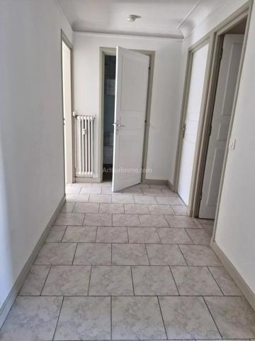 Vente                                                      Appartement
                        
                     3 pièces                      61 m2                     à Saint-Fargeau-Ponthierry