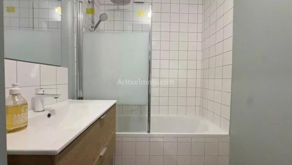Vente                                                      Appartement
                        
                     3 pièces                      61 m2                     à Saint-Fargeau-Ponthierry