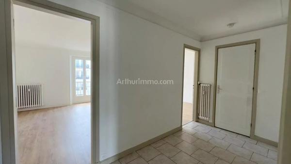 Vente                                                      Appartement
                        
                     3 pièces                      61 m2                     à Saint-Fargeau-Ponthierry
