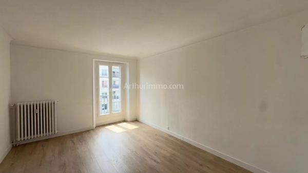 Vente                                                      Appartement
                        
                     3 pièces                      61 m2                     à Saint-Fargeau-Ponthierry